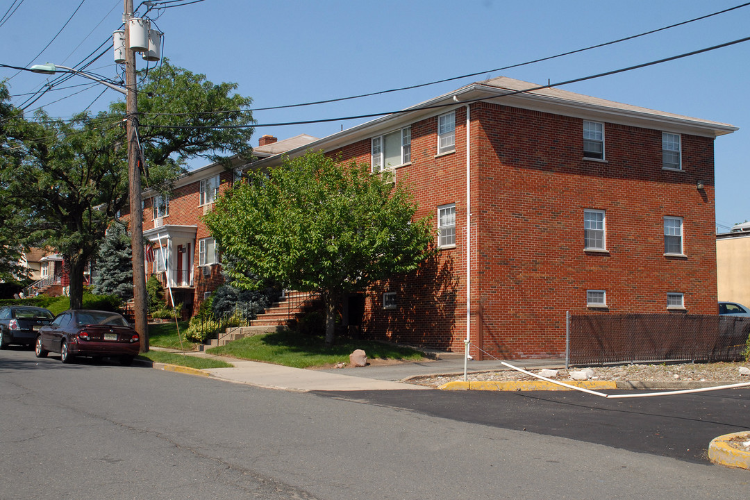 Christopher Court in Lodi, NJ - Foto de edificio