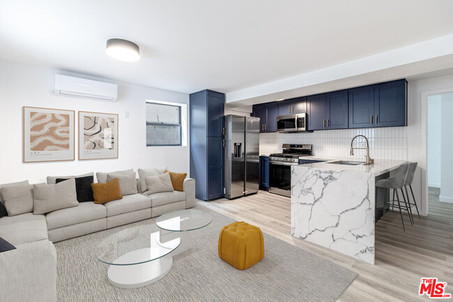 property at 950 Havenhurst Dr