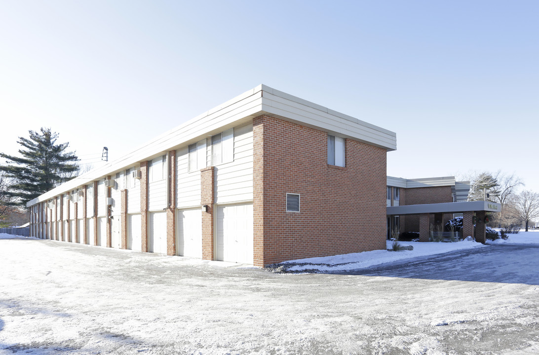 Willow Court Apartments in Bloomington, MN - Building Photo