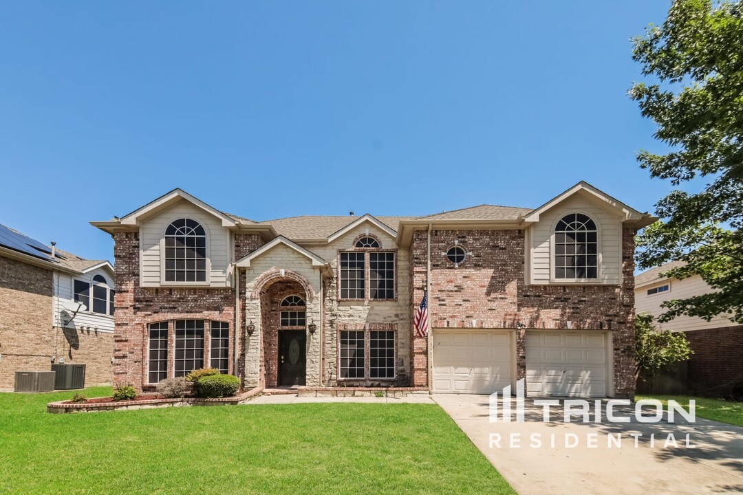 105 Monticello Dr in Mansfield, TX - Building Photo