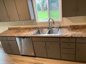 1748 Barton Dr in Eugene, OR - Building Photo - Building Photo