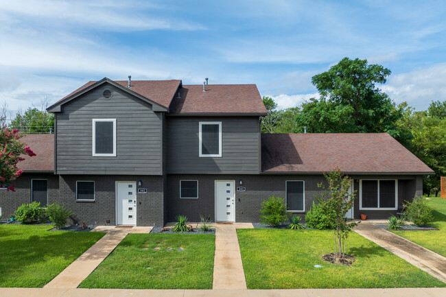 Two Rivers Townhomes in Marble Falls, TX - Building Photo - Building Photo