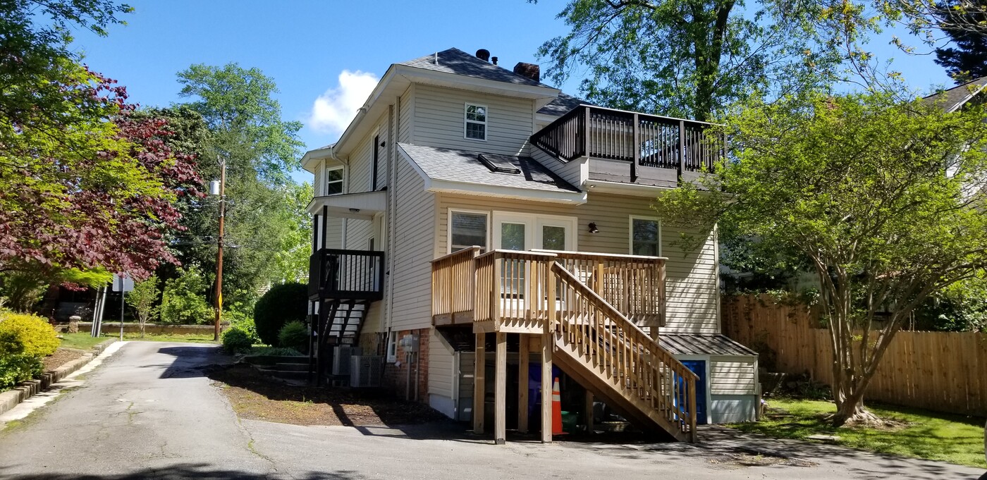 9 Neal St, Unit A in Greenville, SC - Building Photo