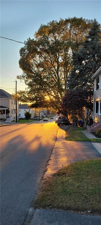 85 Perry St in Bristol, RI - Building Photo