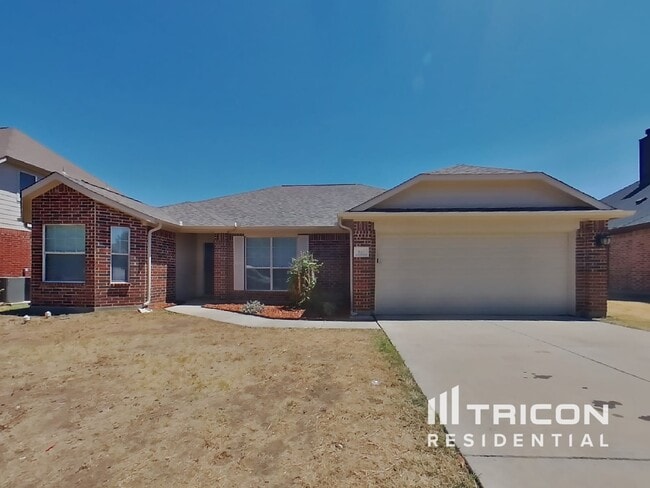 110 Santa Fe Trail in Justin, TX - Building Photo - Building Photo
