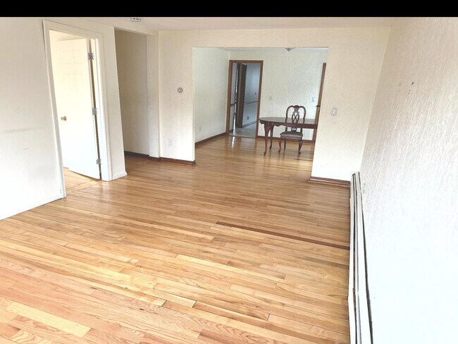 58 Windsor Rd, Unit 2 in Medford, MA - Building Photo - Building Photo