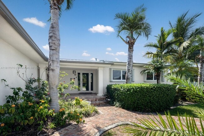 12985 Ortega Ln in North Miami, FL - Building Photo - Building Photo
