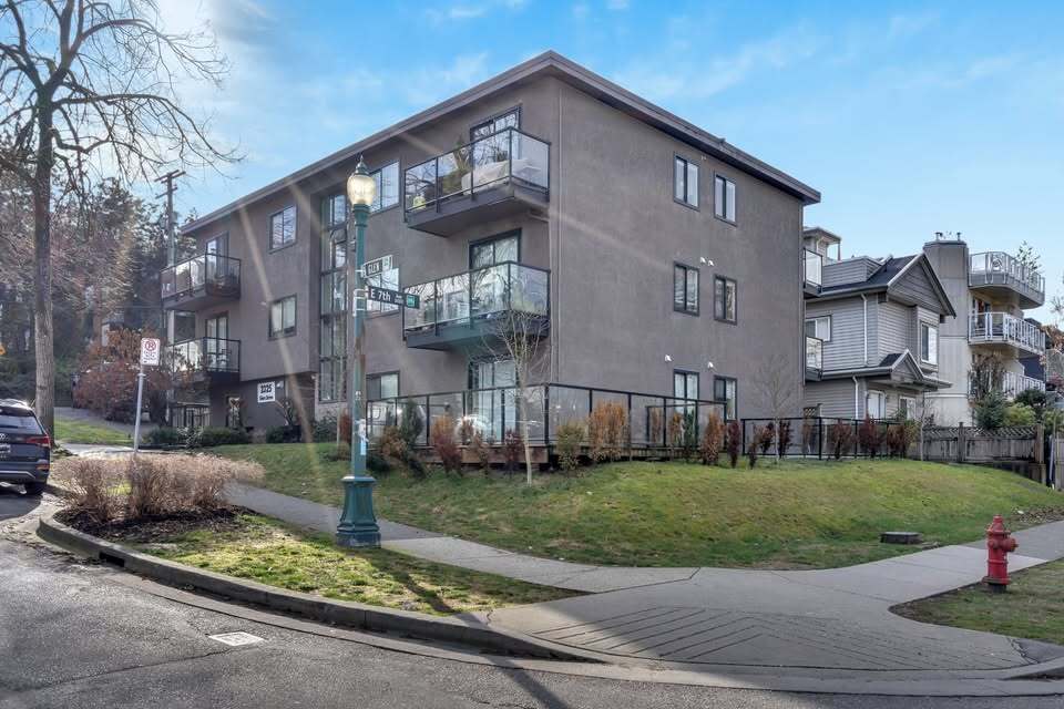 2325 Glen Dr in Vancouver, BC - Building Photo