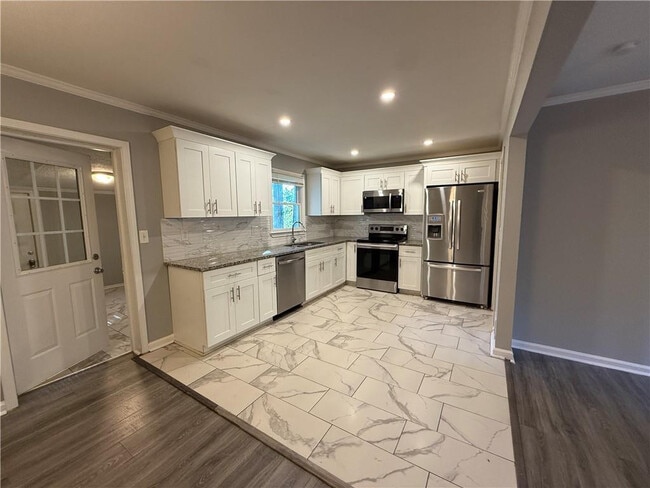 property at 1576 Carolyn Dr SW