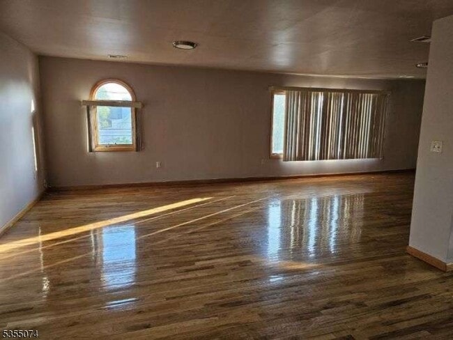 229 Lake Ave in Lyndhurst, NJ - Building Photo - Building Photo