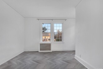 16 Nassau Ave in Glen Cove, NY - Building Photo - Building Photo