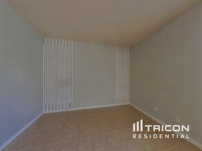 4907 Cape Hatteras Dr in Clermont, FL - Foto de edificio - Building Photo