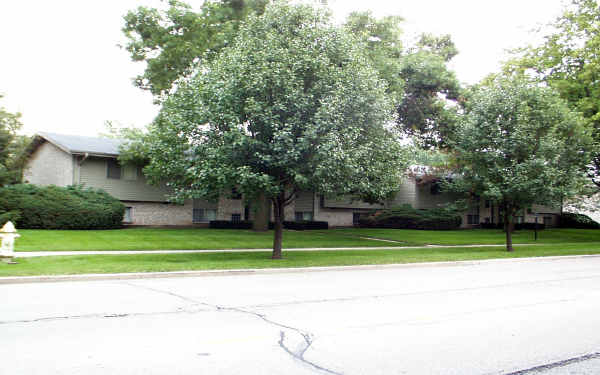 1336 S 14th St in St. Charles, IL - Foto de edificio - Building Photo