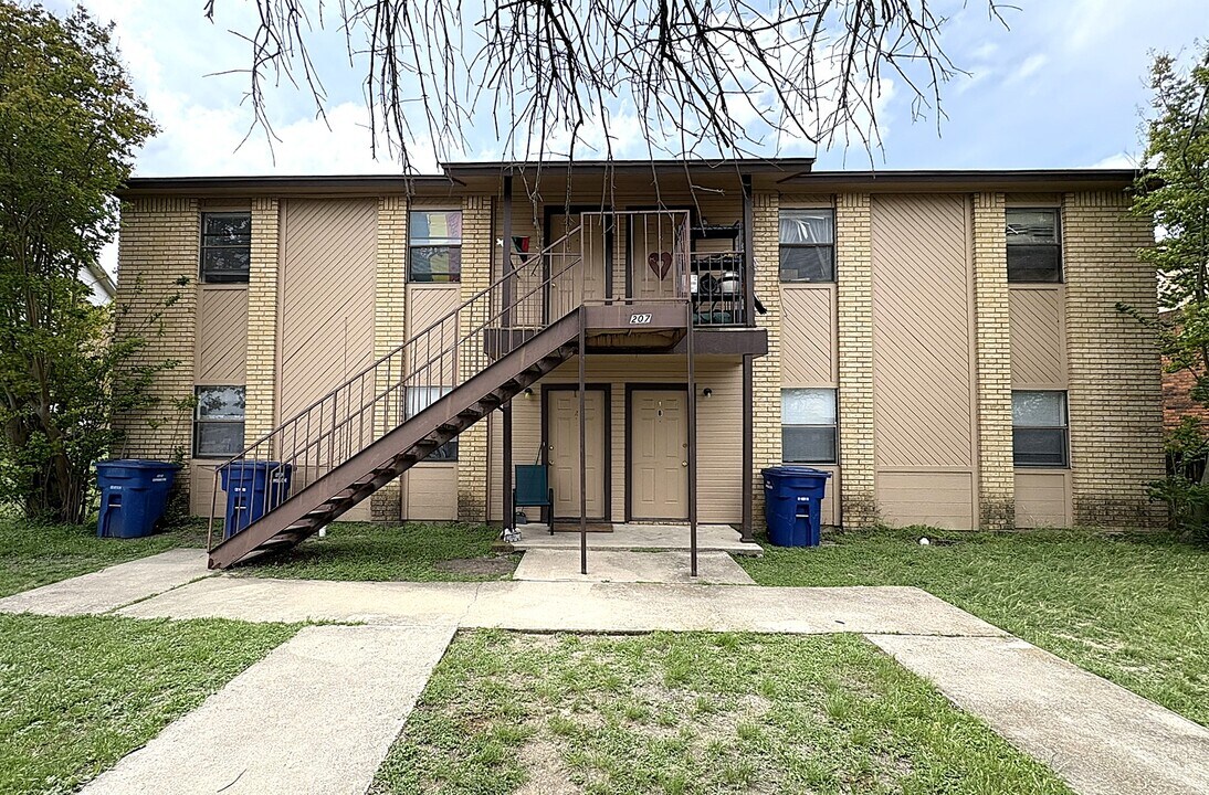 207 Northern Dove Ln, Unit B in Copperas Cove, TX - Foto de edificio