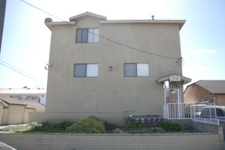 623 W 17th St in San Pedro, CA - Foto de edificio - Building Photo