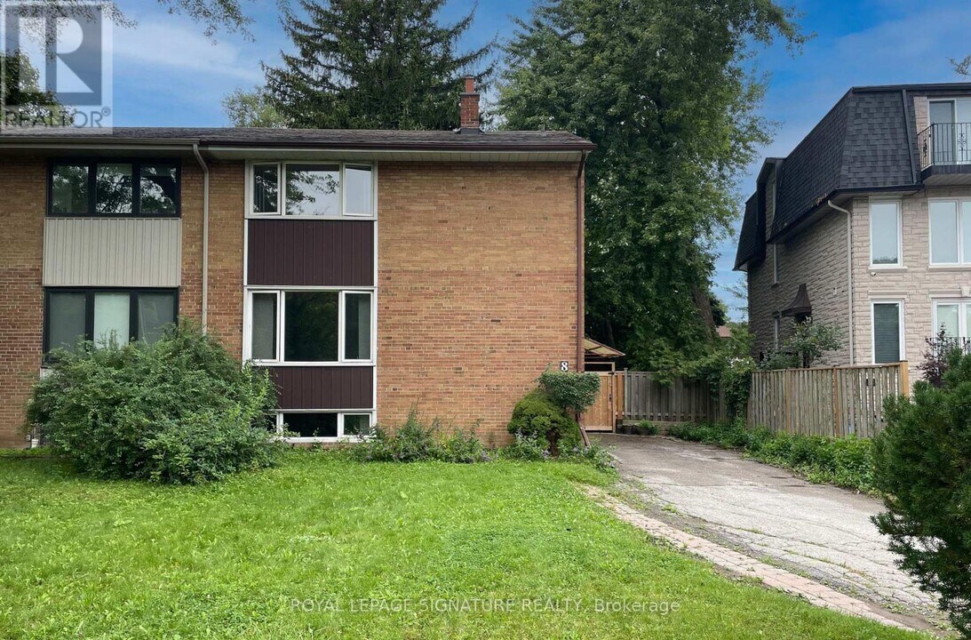 8 Birchbank Ln in Toronto, ON - Building Photo