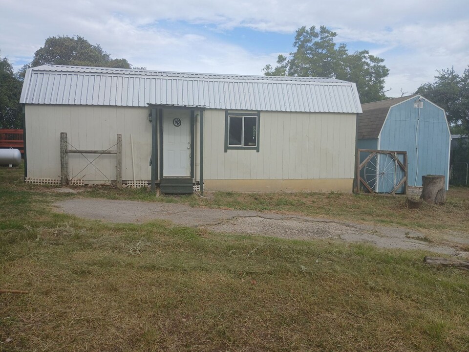 7508 County Road 404 in Spicewood, TX - Building Photo