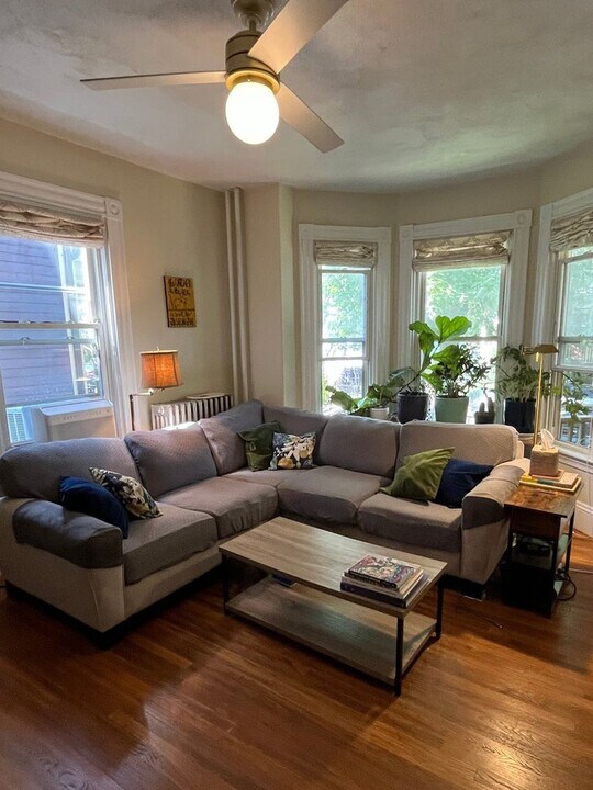 68 Antrim St in Cambridge, MA - Building Photo