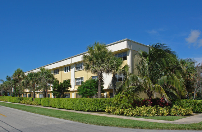 Five-o-five Apartments in Deerfield Beach, FL - Building Photo - Building Photo