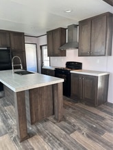 10301 SE 29th St in Midwest City, OK - Foto de edificio - Building Photo