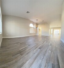 8605 Copper Mine Ave in Las Vegas, NV - Building Photo - Building Photo