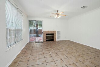 8518 Cahill Dr, Unit 9 in Austin, TX - Building Photo - Building Photo