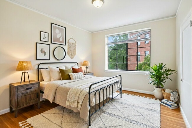 Cameron Court Apartments in Raleigh, NC - Building Photo - Building Photo