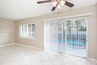 8640 NW 25th St in Sunrise, FL - Building Photo - Building Photo