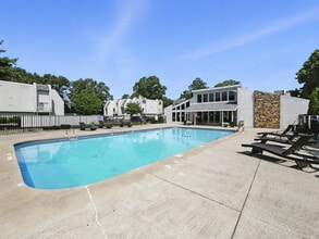 North River Landing Apartments in Elkhart, IN - Foto de edificio - Building Photo