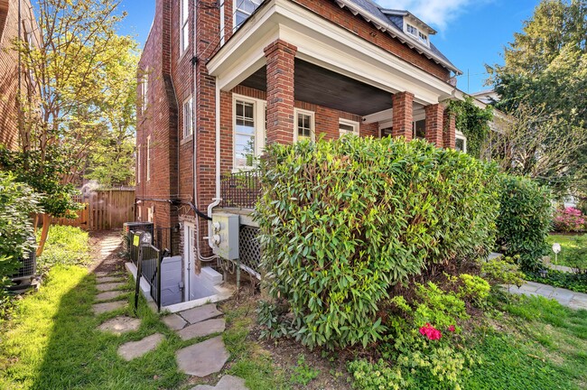 5333 42nd St NW, Unit 2 in Washington, DC - Building Photo - Building Photo