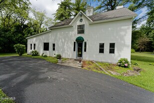 1412 River Rd in Selkirk, NY - Building Photo