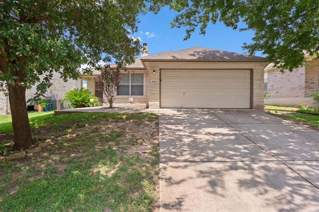 1900 Melissa Oaks Ln in Austin, TX - Building Photo
