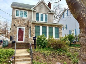 4623 Arcadia Ln in Great Neck, NY - Building Photo