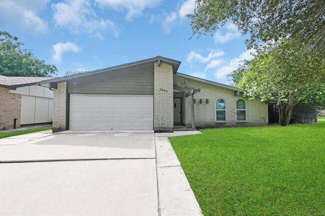 2239 Fairgreen Dr in Missouri City, TX - Building Photo - Building Photo