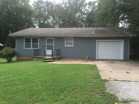 2804 E Madison St in Springfield, MO - Building Photo