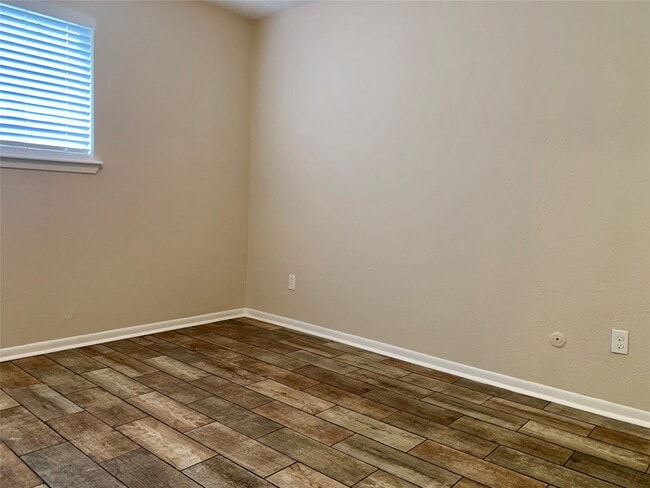 property at 7739 Bunker Wood Ln