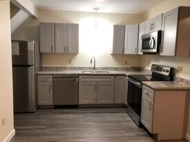 662 Tyler St, Unit 662A Tyler in Pittsfield, MA - Building Photo