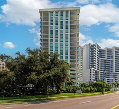 1111 N Gulfstream Ave in Sarasota, FL - Building Photo - Building Photo