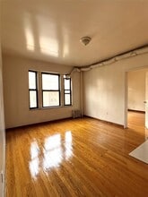 42-14 Union St in Queens, NY - Foto de edificio - Building Photo