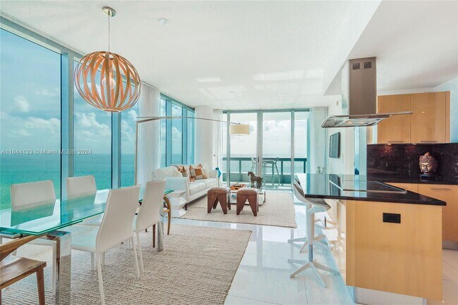 6899 Collins Ave, Unit 1605 in Miami Beach, FL - Foto de edificio - Building Photo