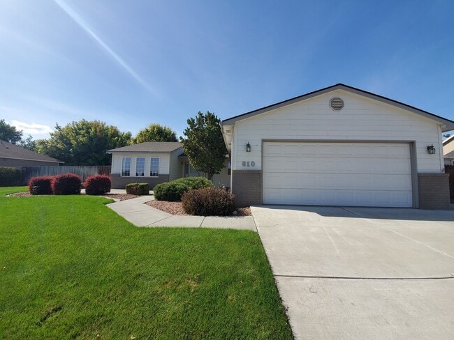 property at 810 S Dawes St