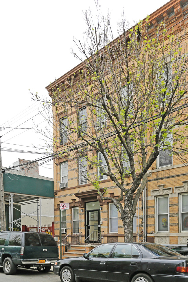 393 Bleecker St in Brooklyn, NY - Foto de edificio - Building Photo