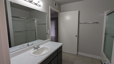 815 N Peach Ave, Unit 122 in Fresno, CA - Foto de edificio - Building Photo