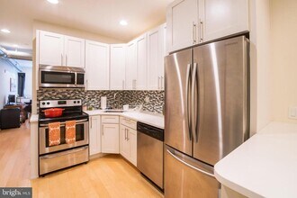 1305 Locust St in Philadelphia, PA - Building Photo - Building Photo