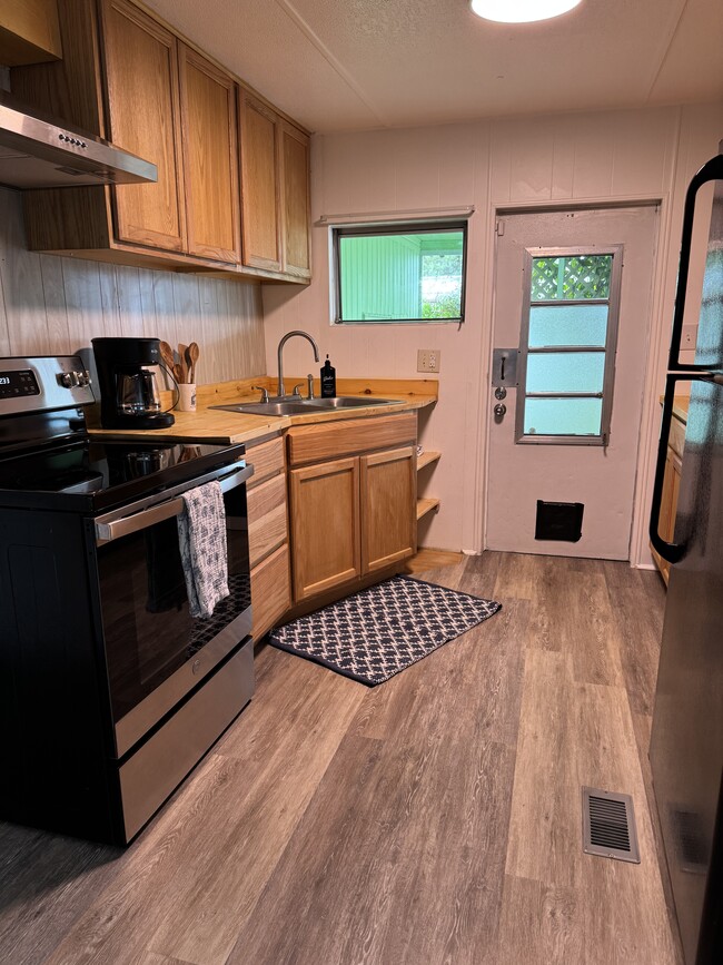 12136 Fairway Ave in Brooksville, FL - Building Photo - Building Photo