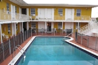 1823 Dewey St in Hollywood, FL - Building Photo - Building Photo