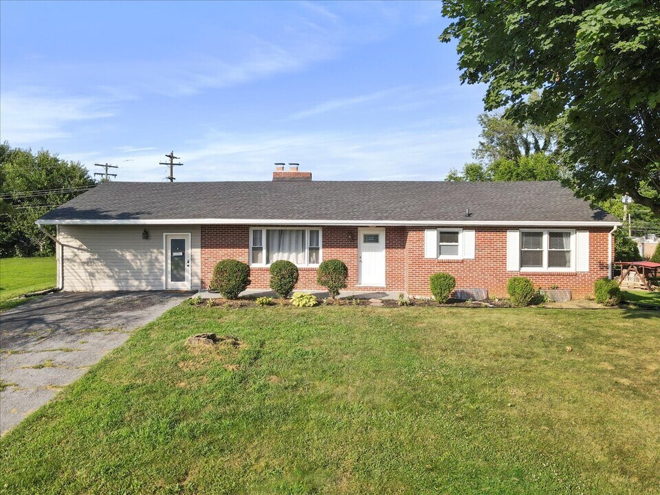 13715 Dixie Dr, Unit Full Home in Hagerstown, MD - Foto de edificio