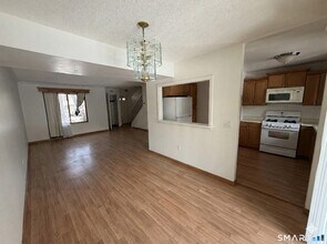 155 Cottonwood Rd in Newington, CT - Building Photo - Building Photo