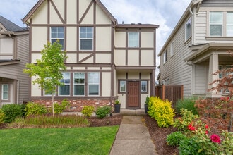 7674 NW Kaiser Rd in Portland, OR - Foto de edificio - Building Photo