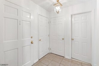 22 Mission Hills Rd in Annandale, NJ - Building Photo - Building Photo
